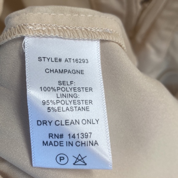 (AA4) AS­TR the La­bel Deep-V Bal­loon Sleeve Top, Size XL, NWT - Picture 14 of 14